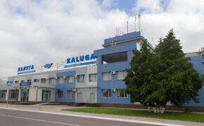 Adeslas rechaza licitación de Muface